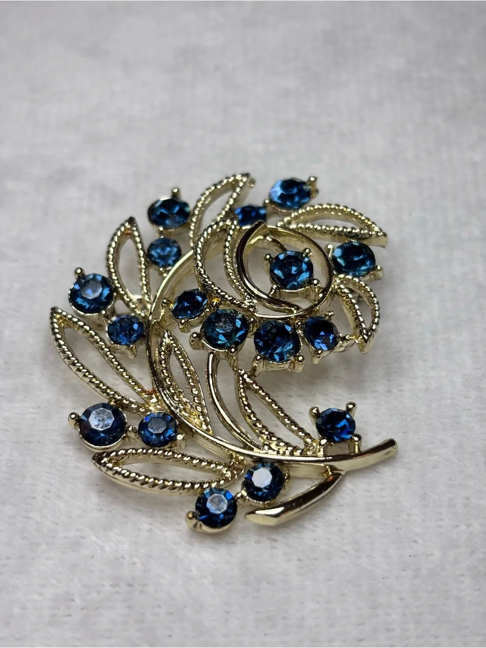 Vintage Signed LISNER Sapphire Blue Rhinestone Gold Tone Floral Brooch